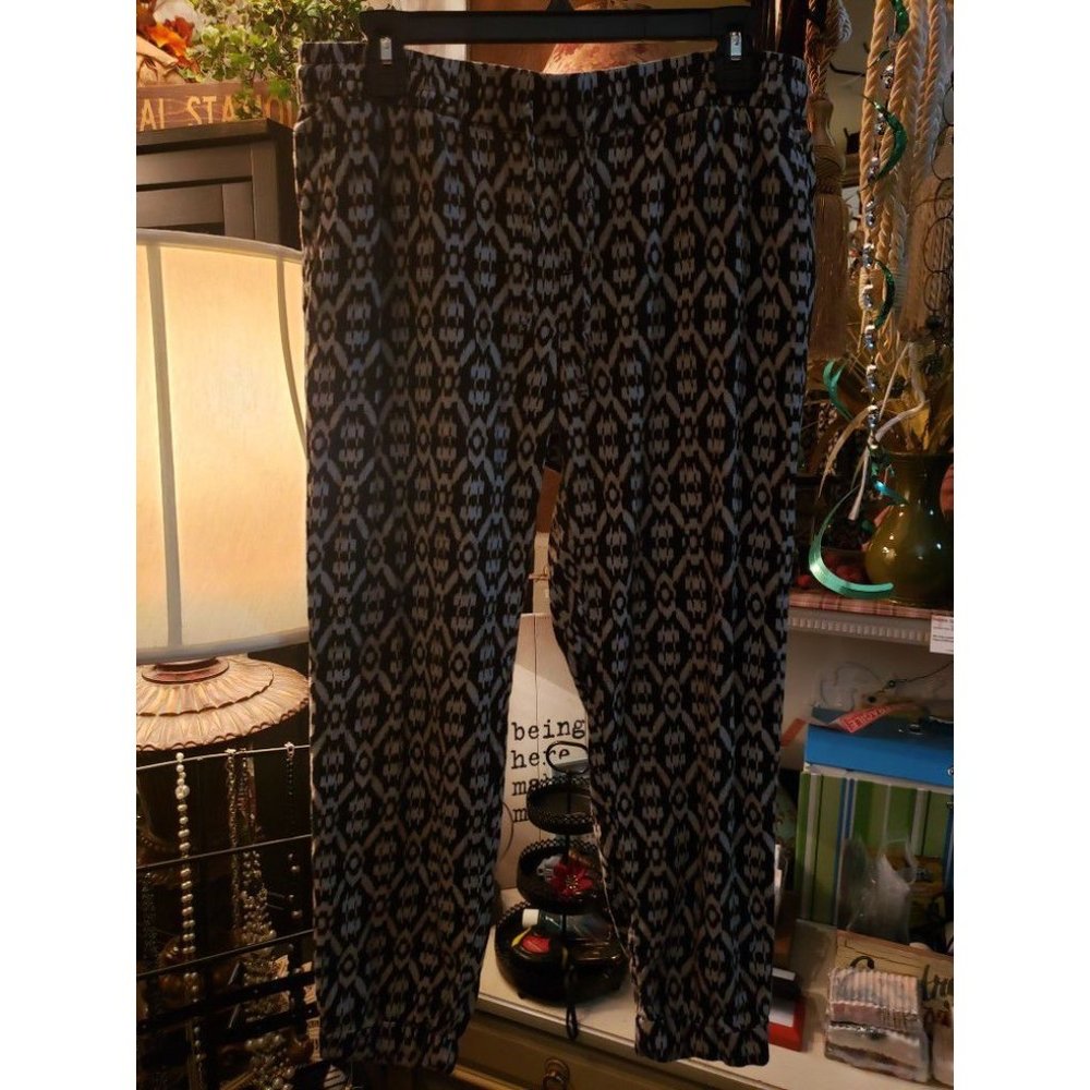 Ladies Medium Old Navy Pants/capris